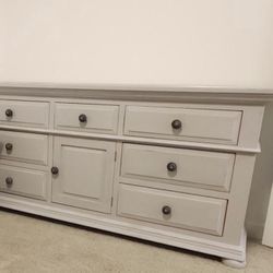 Broyhill Fontana Dresser