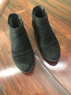 Zoe & Zac black booties , size youth 2
