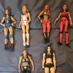 6 WWE WOMEN WRESTLERS