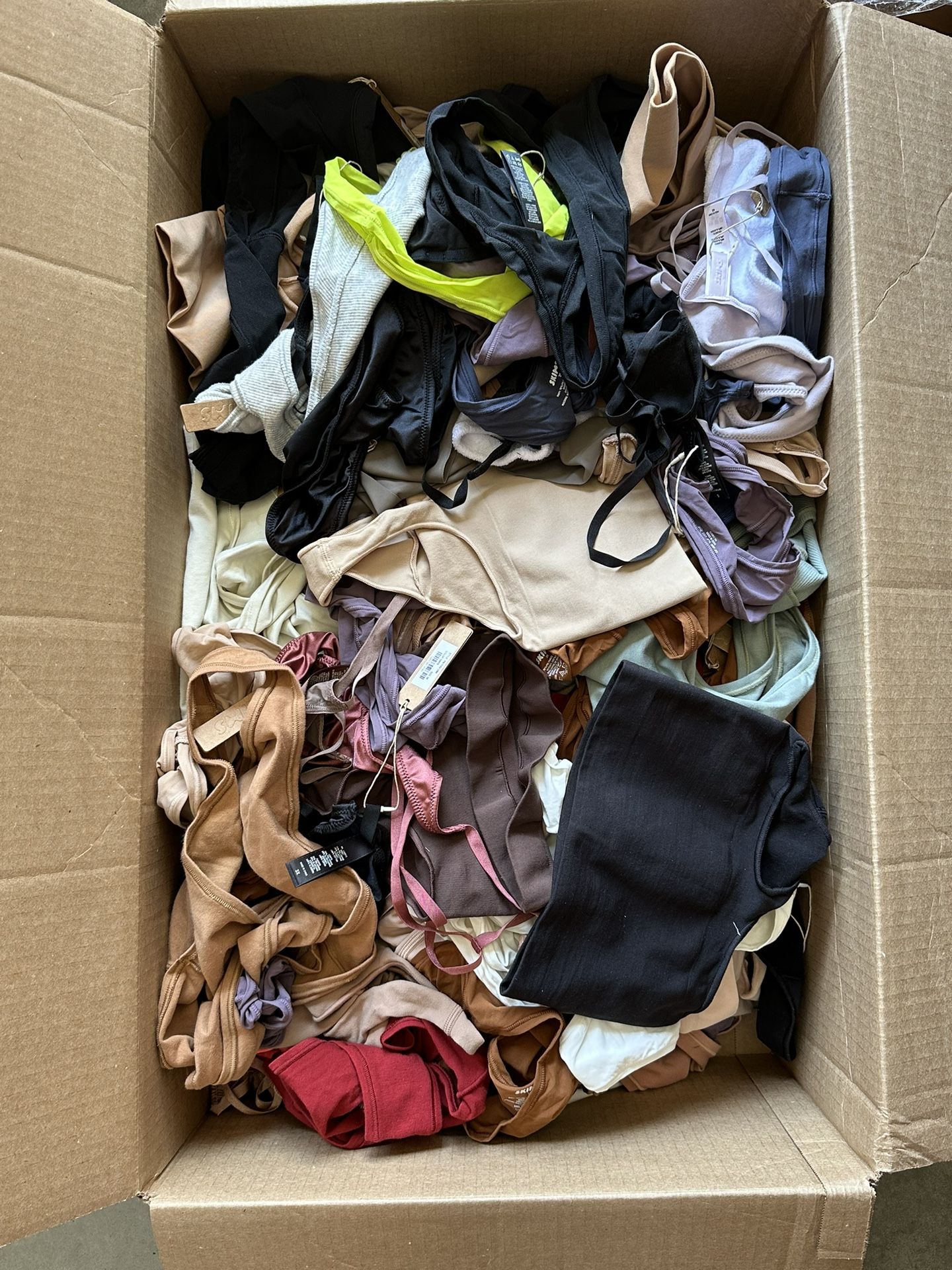Box SKIMS Underwear Wholesale