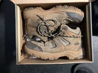 Youth Outland Hiking Boots Size 6