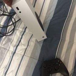 Xbox Series S With Controller 