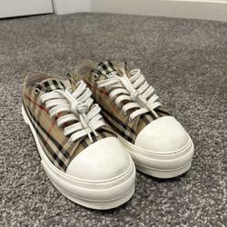 burberry converse size 10/43 