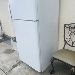 Frigidaire Refrigerator 