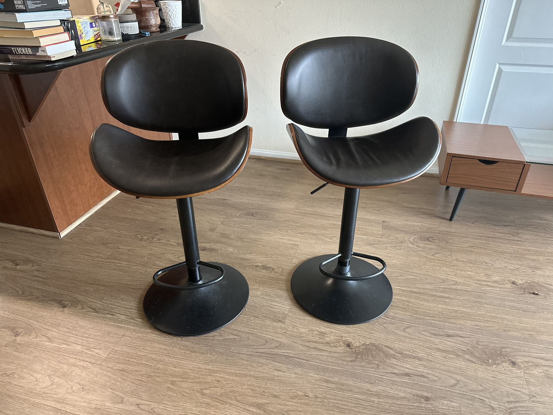 2 Modern bar stools 