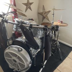 Tama      One Of A Kind Set. Nice Drums 