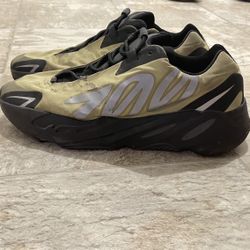Addias Yeezy Boost 700 MNVN 