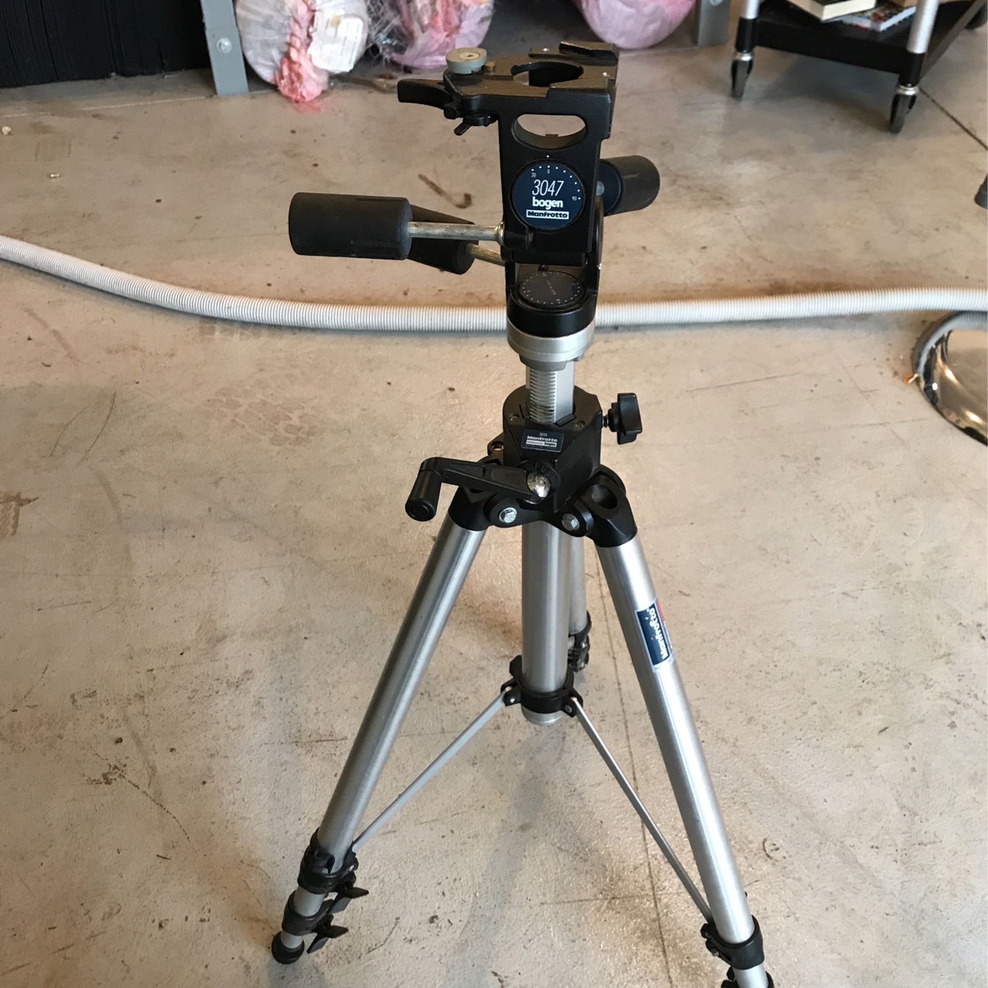 Manfrotto Tripod W/3047 Head