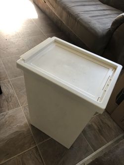 White trash can