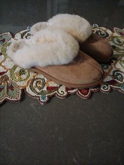UGG Slip on slides size 7