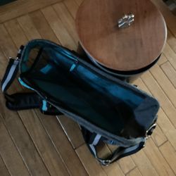 A Nice Blue Pets Bag, And A Nice Dog Food Storage Big Enough To Put A Lot Of Food. (NO SHIPPING)