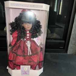 🎀 Hand Crafted Porcelain Collectible Doll – New in Box 🎀