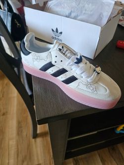 Hello kitty shoe