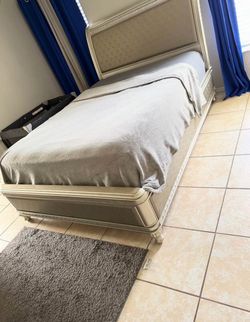 Silver Diamond Queen Size Bed Frame & Dresser