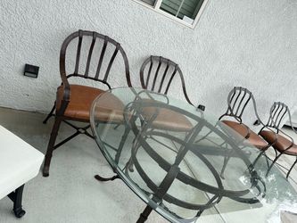 Set of table with 4 chairs