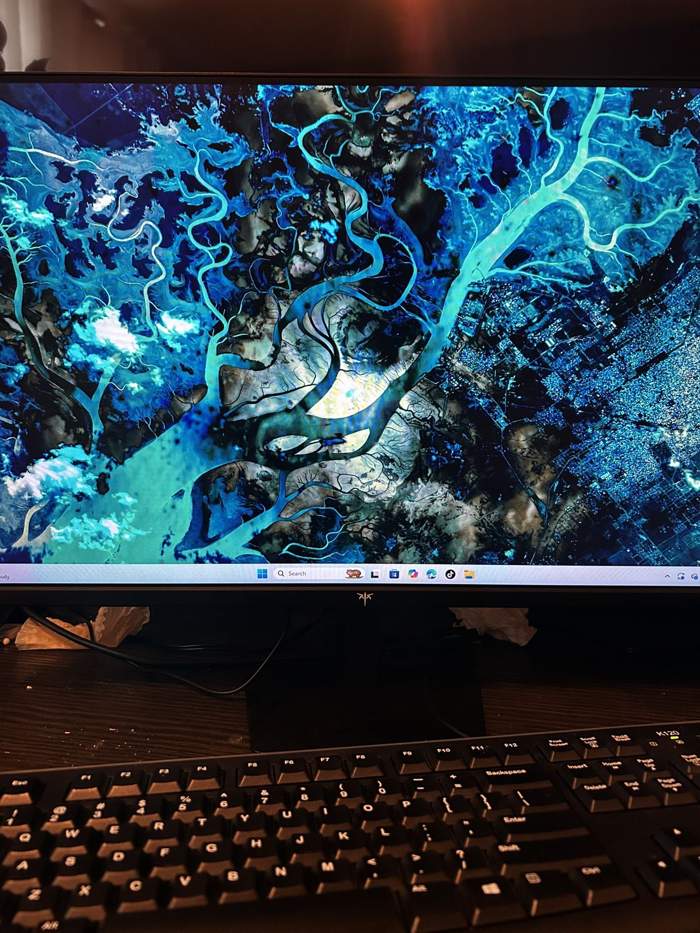 Gaming monitor with speakers