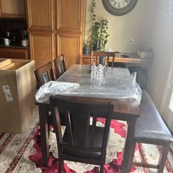 Dining Table Set In New Condition $400 Or Beast Offer