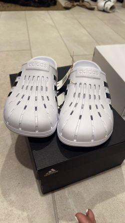 Adidas White Clog Slides size 8 Men/ 9 women’s