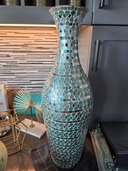 Beautiful handcrafted tall mirror vase with tea and white gold silver accents absolutely gorgeous!
