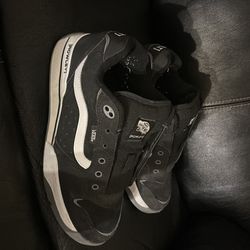 Rowley xlt vans black and white