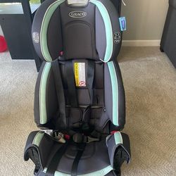 Selling GRACO 4ever DLX Car Seat