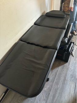 TATTOO/ MASSAGE CHAIR