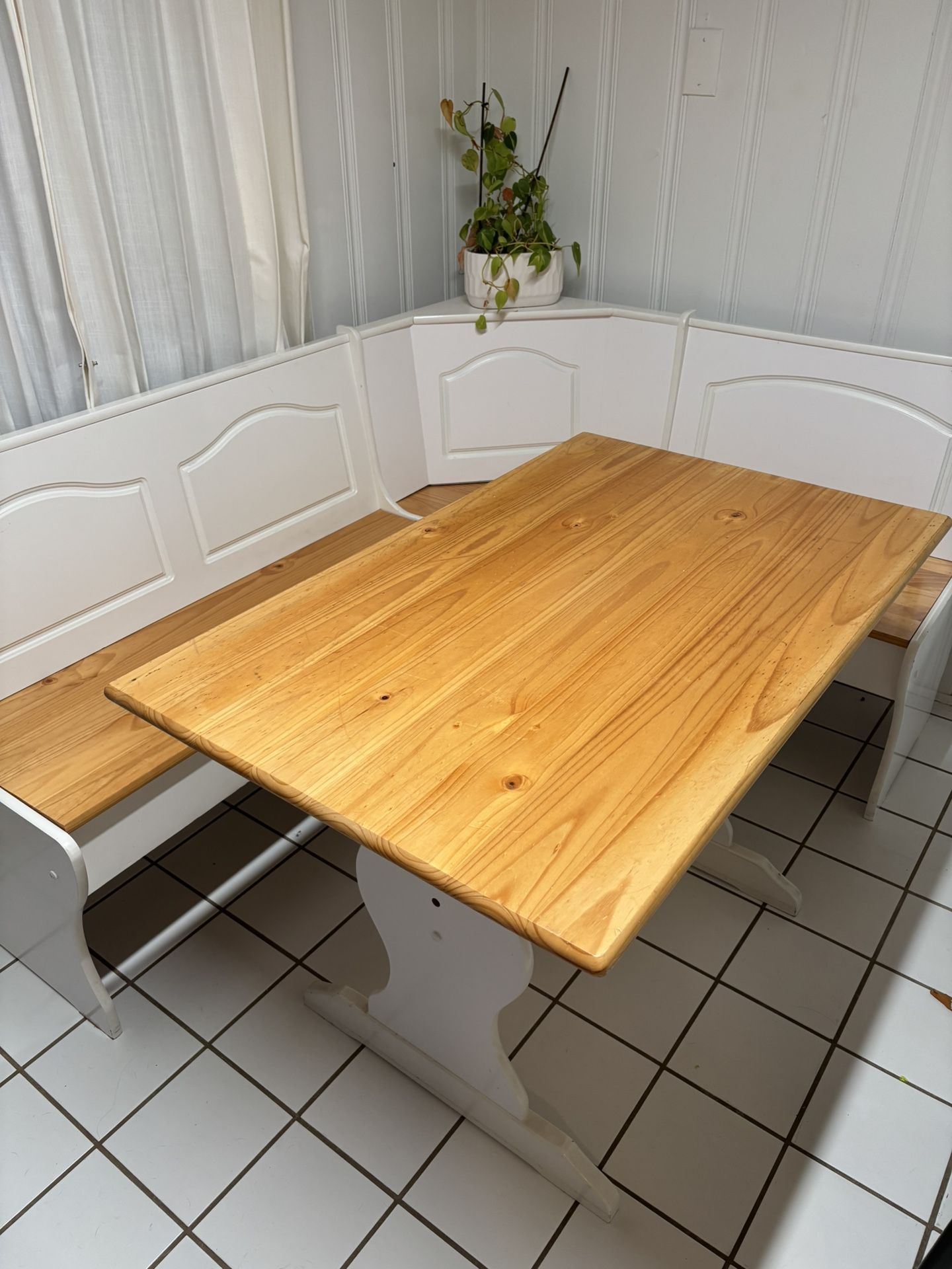 Nook Dining table