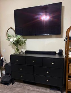 Dresser & Nightstands