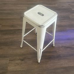 Set of 4 white, Metal Distressed Bar Stools
