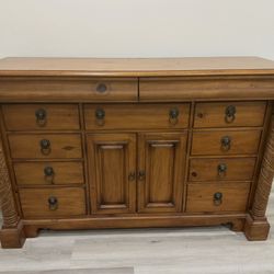 Bedroom Set (2 Dressers, 2 Nightstands)