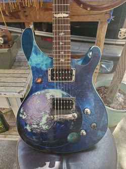 Straight cut style guitar