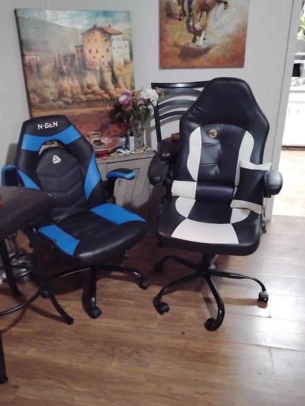 2 Nice Games Chairs Best Offer