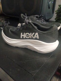 Women's size 8 hokas. Worn once. Like new.