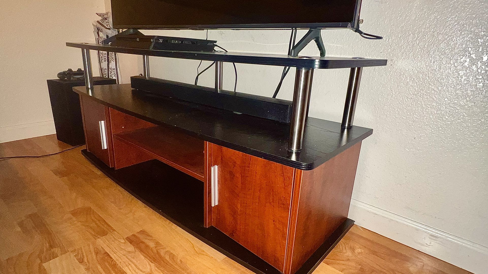 TV STAND 