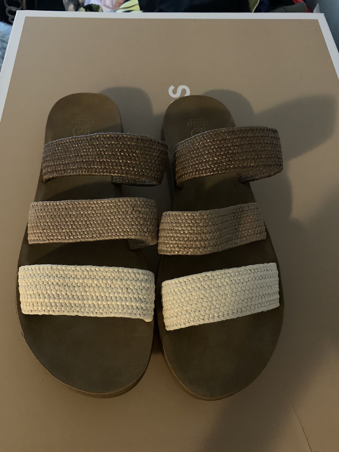 Ladies Chinese Laundry Sandals Sz 9