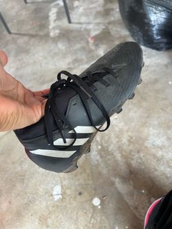 Women’s size 7 soccer Cleats