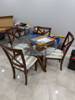 Round Glass Top Dining Table with 4 Chairs