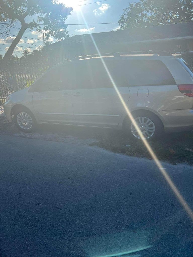 2005 Toyota Sienna