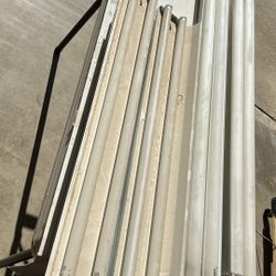 Fluorescent light fixtures