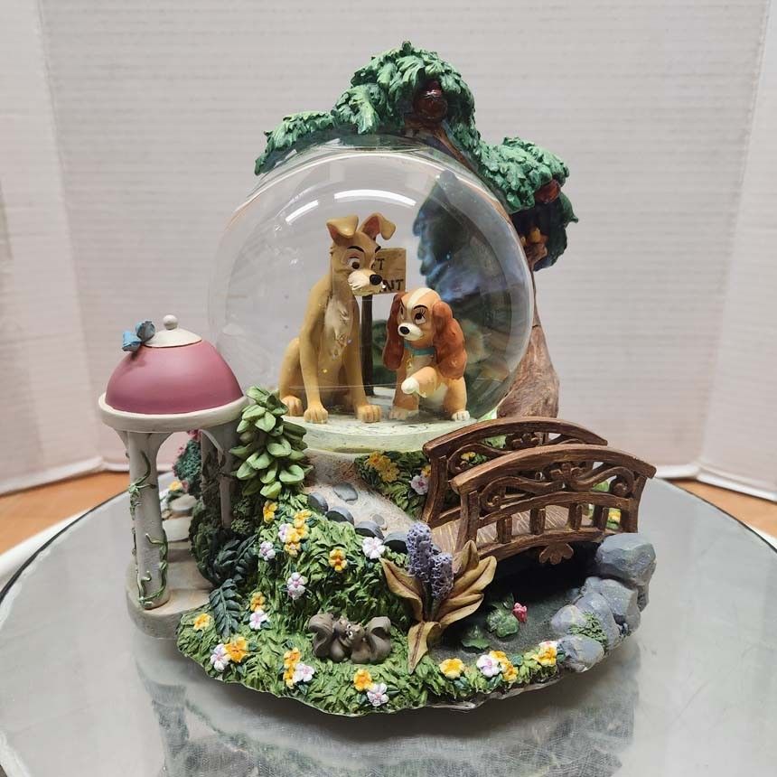 Disney Lady and the Tramp Wet Cement Musical Light up Snow Globe