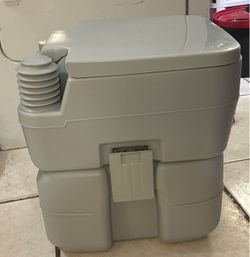 Portable toilet