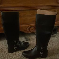 M K Boots Like New  Size 8 Nice Christmas Gift