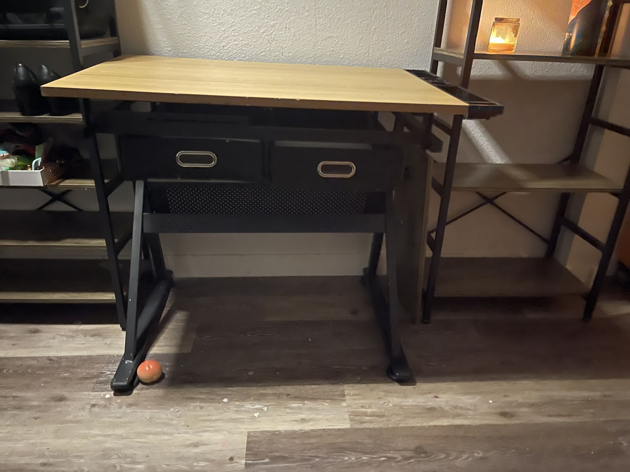 Tilting Art Desk