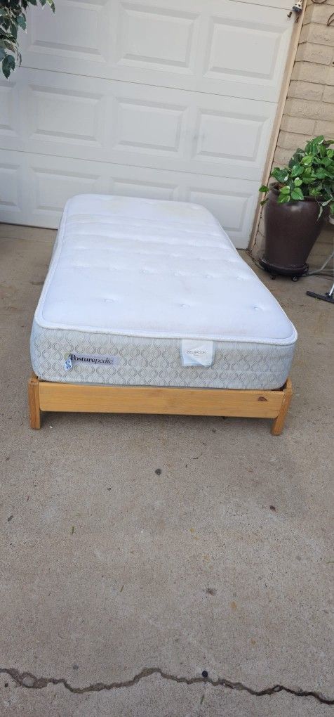 ** Twin Platform Bed **