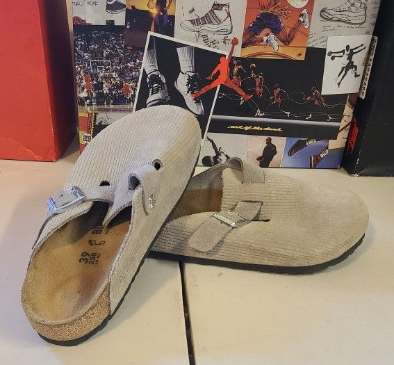 BIRKENSTOCK Boston Corduroy Stone Coin
Suede Embossed Women's Size (39) 8.5