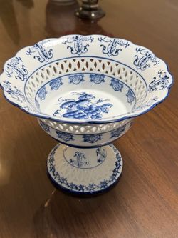 PORCELAIN BLUE & WHITE TALL CUT OUT ORNATE COMPOTE/ FOOTED BOWL