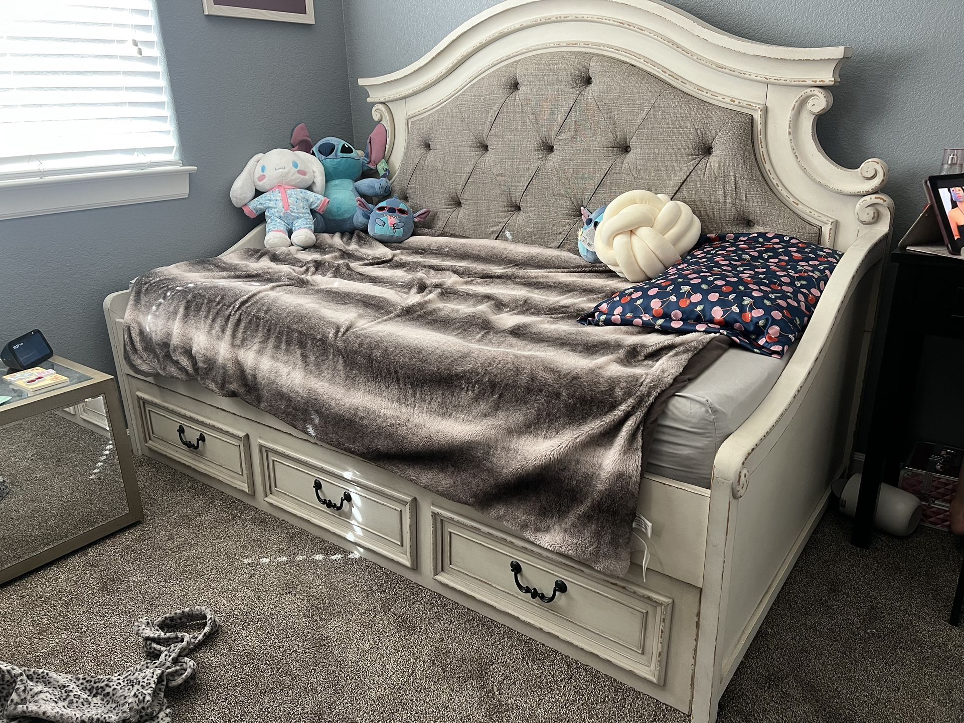 Realyn Twin Daybed