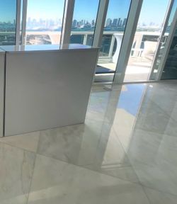 4ft White Portable Folding Bar (Used) like new