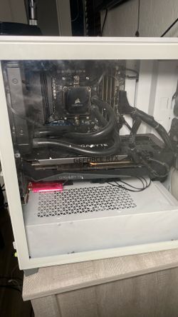 Gaming Pc And Keyboard