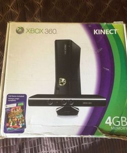 Xbox 360 4GB 2 controllers